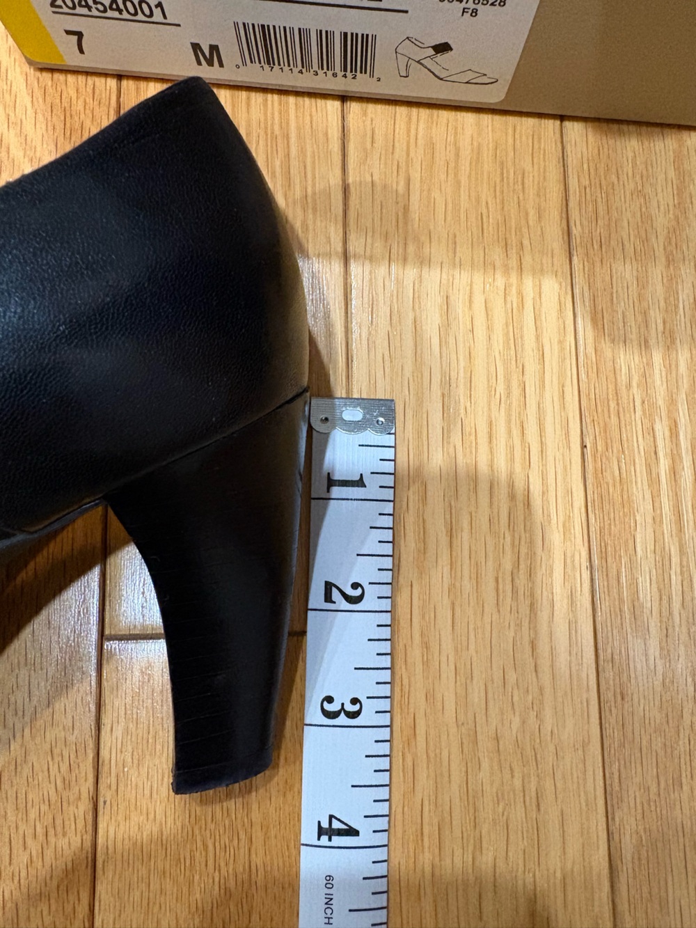 Naturalizer Black Open-Toe Elastic Strap Block Heels, size 7 - Picture 9 of 12